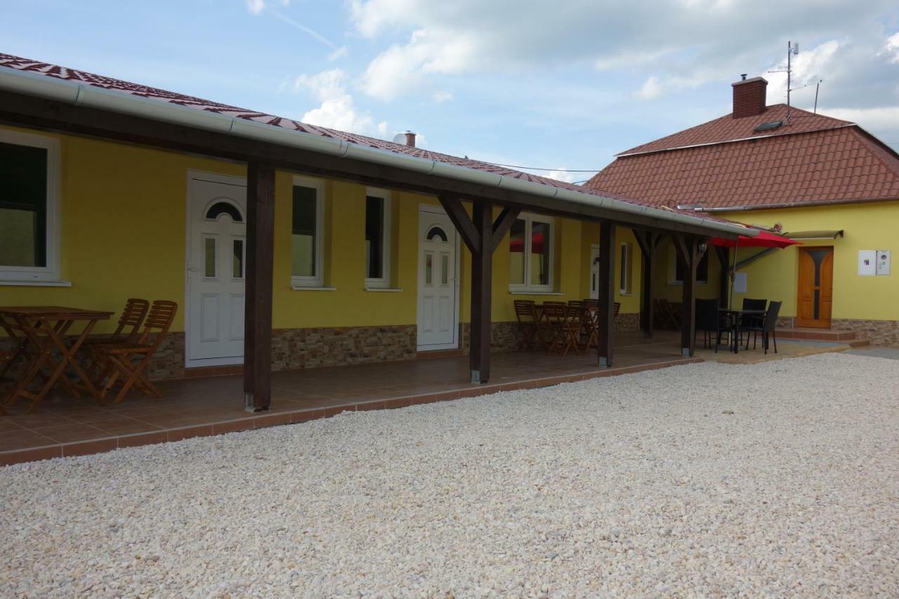 La Familia Apartamento Štúrovo Exterior foto